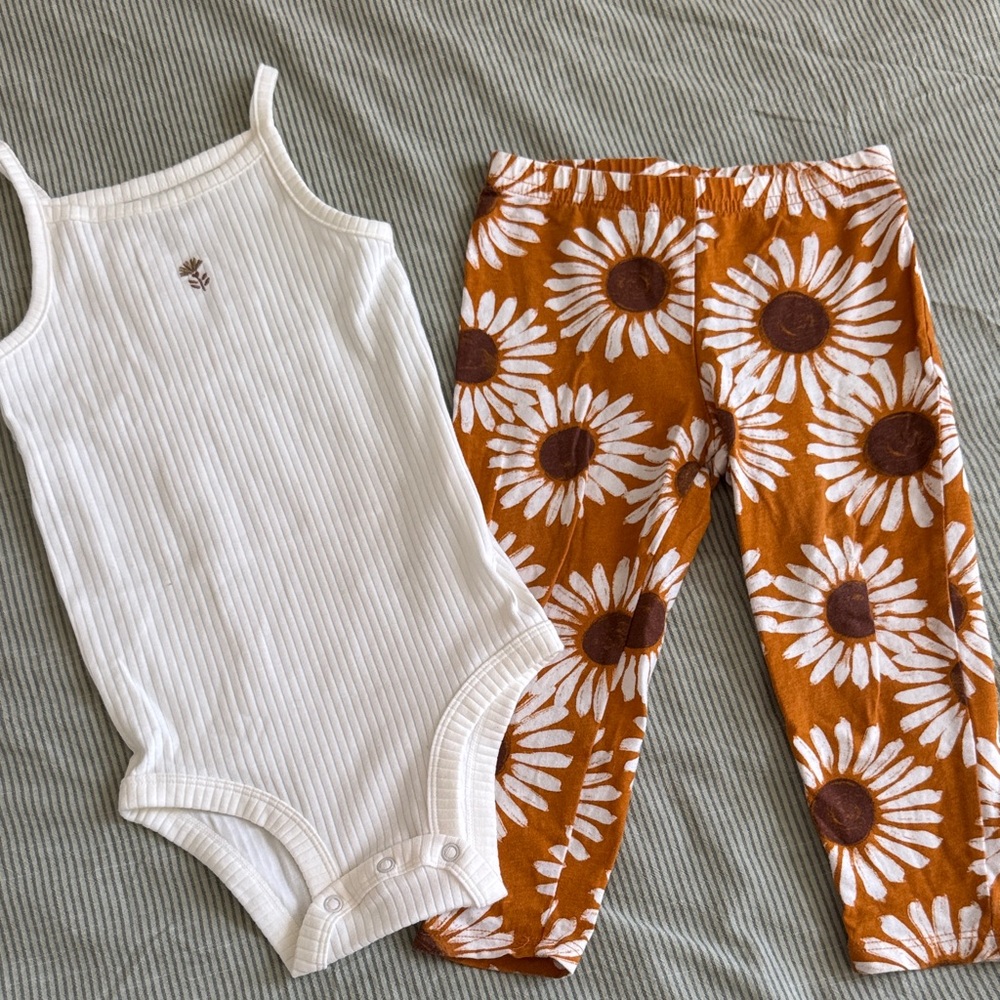 Set Carter's Orange and White Floral Outfit (legging + body) + 1legging + 1body